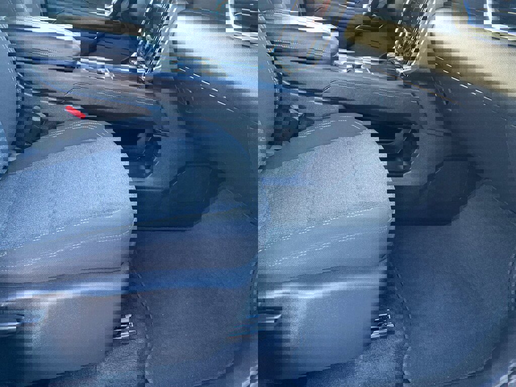 Used 2025 GMC Acadia Elevation image 24