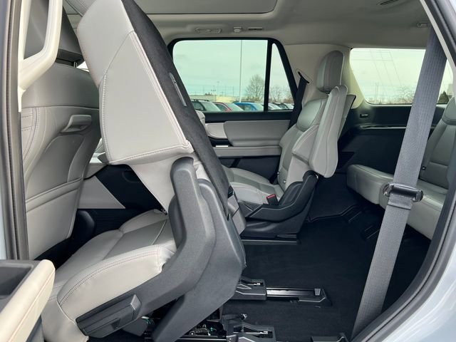 Certified 2025 Ford Expedition Active image 6