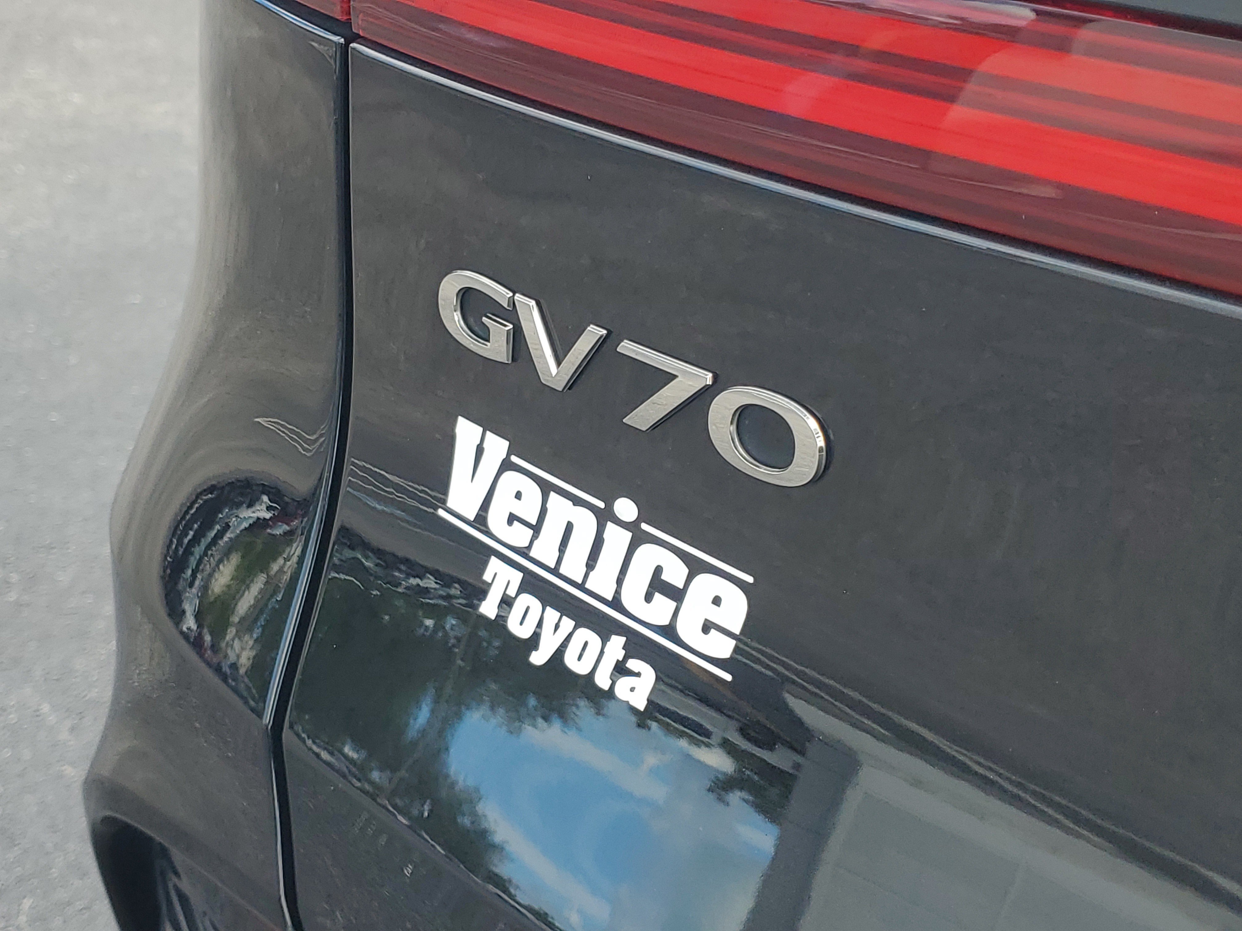 Used 2023 Genesis GV70 2.5T w/ Select Package AWD/4WD image 12