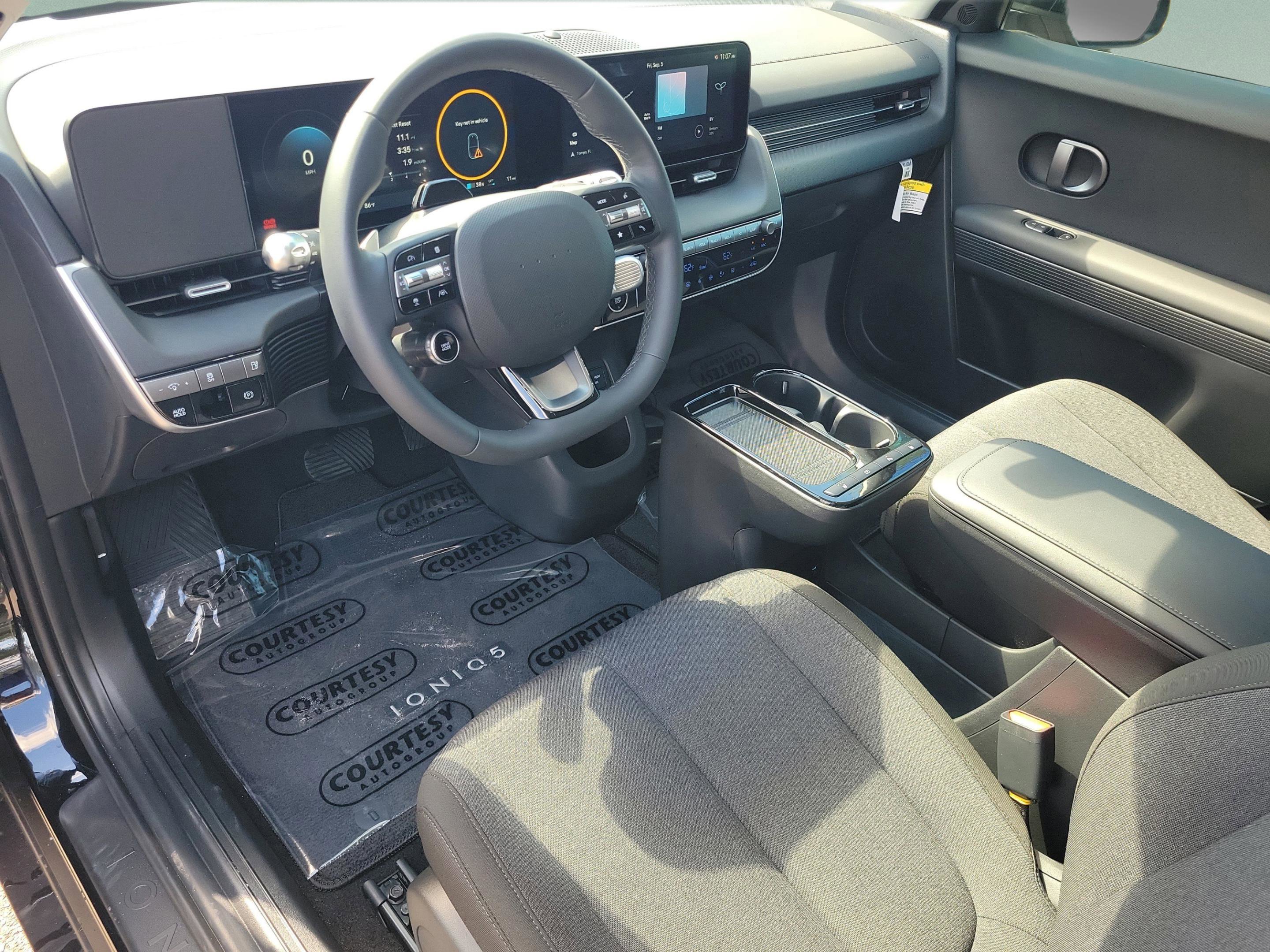 New 2025 Hyundai Ioniq 5 SE image 21