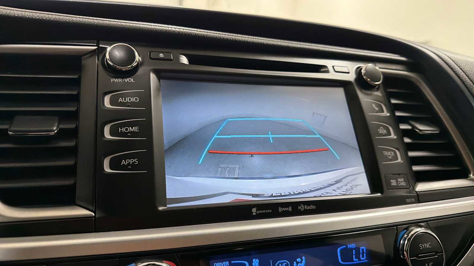 Used 2017 Toyota Highlander XLE image 19