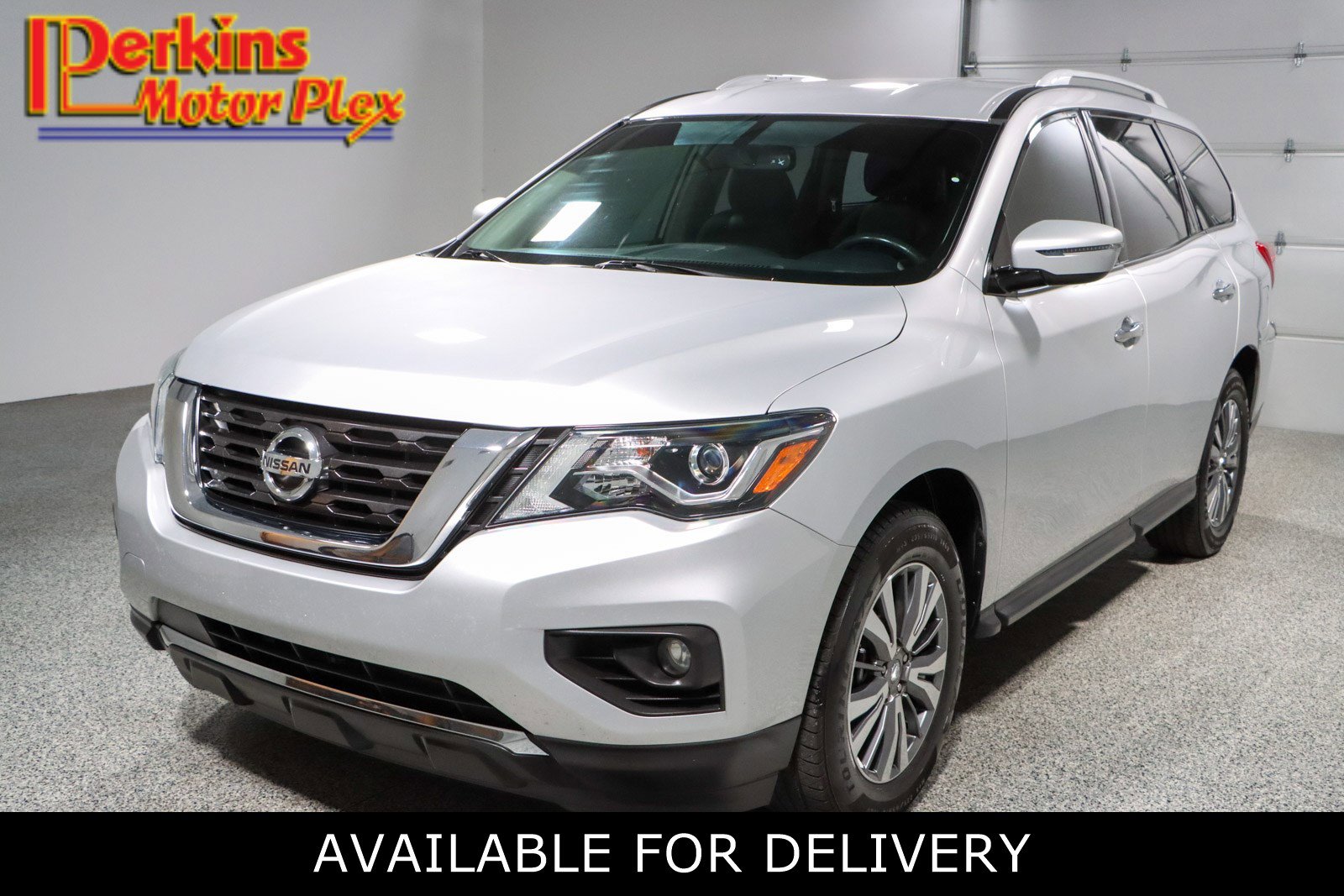 Used 2019 Nissan Pathfinder SV image 1
