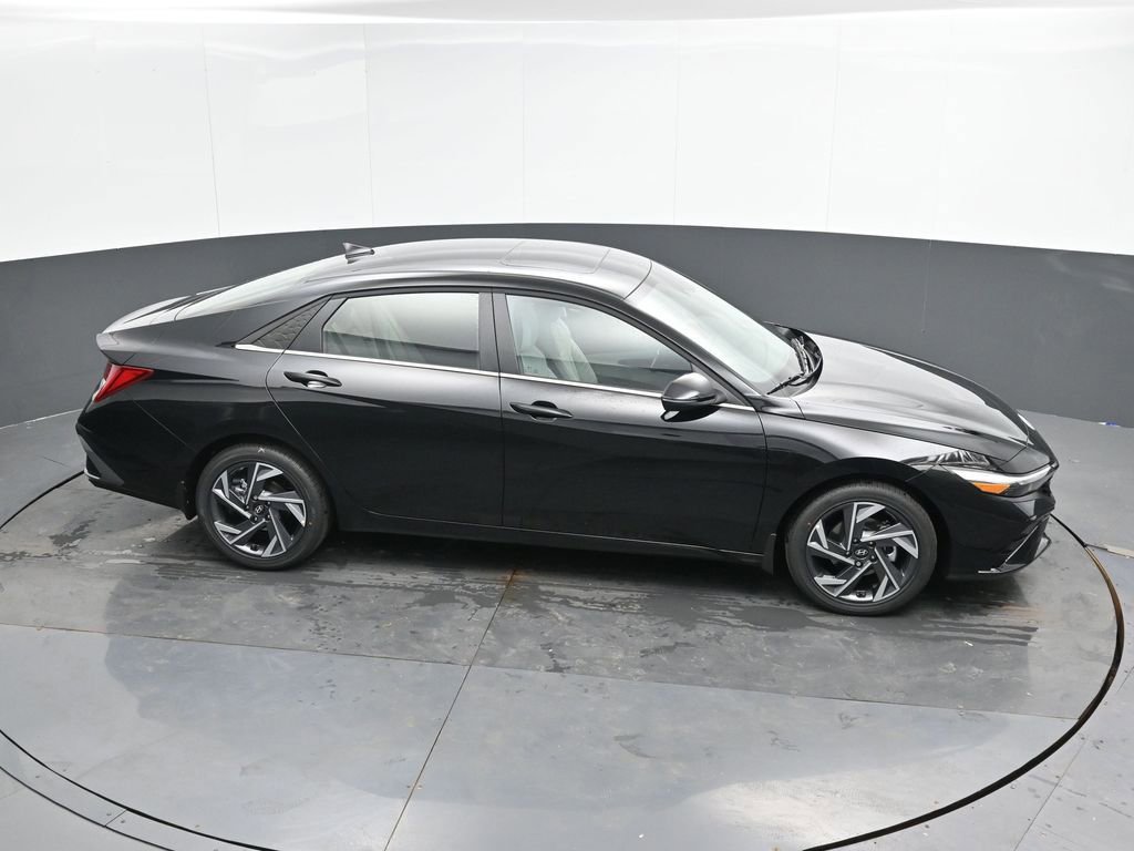 Used 2025 Hyundai Elantra Limited FWD image 41