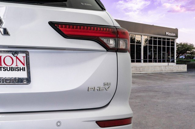New 2025 Mitsubishi Outlander SE image 5