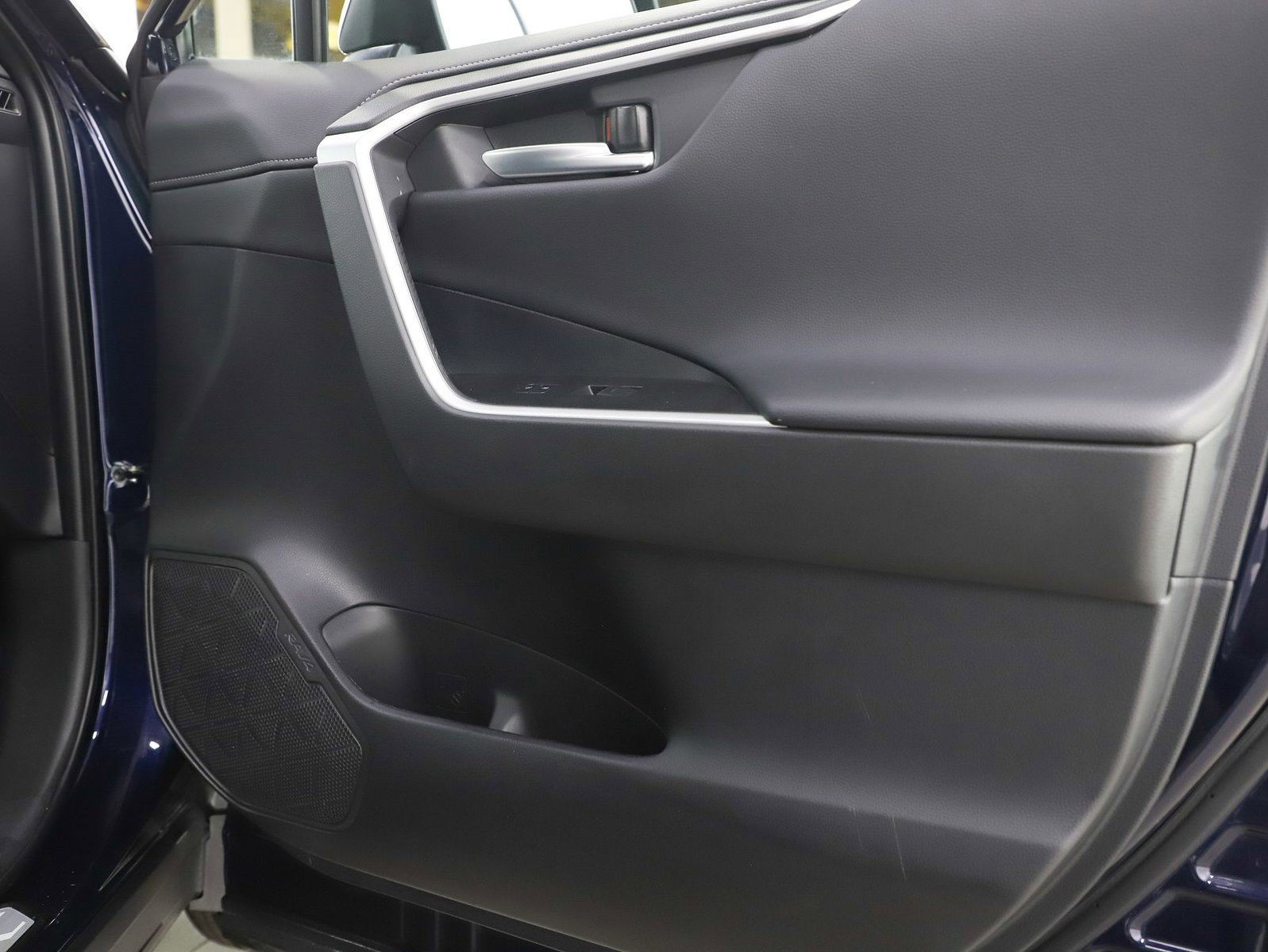 Used 2025 Toyota RAV4 Limited w/ Weather Package image 9