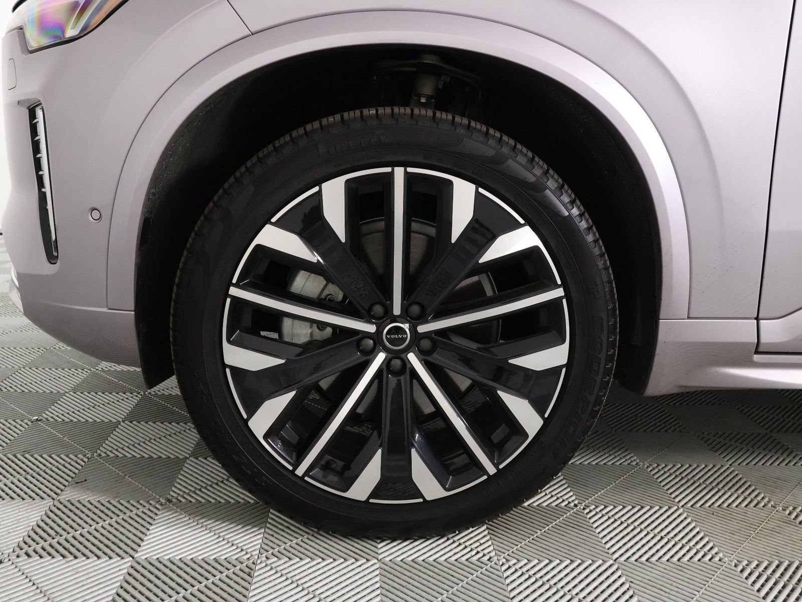 Certified 2026 Volvo XC90 B6 Plus w/ Protection Package Premier AWD/4WD image 28