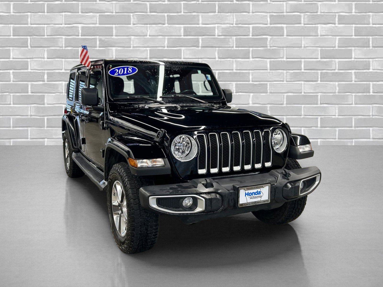 Used 2018 Jeep Wrangler Unlimited Sahara AWD/4WD image 7