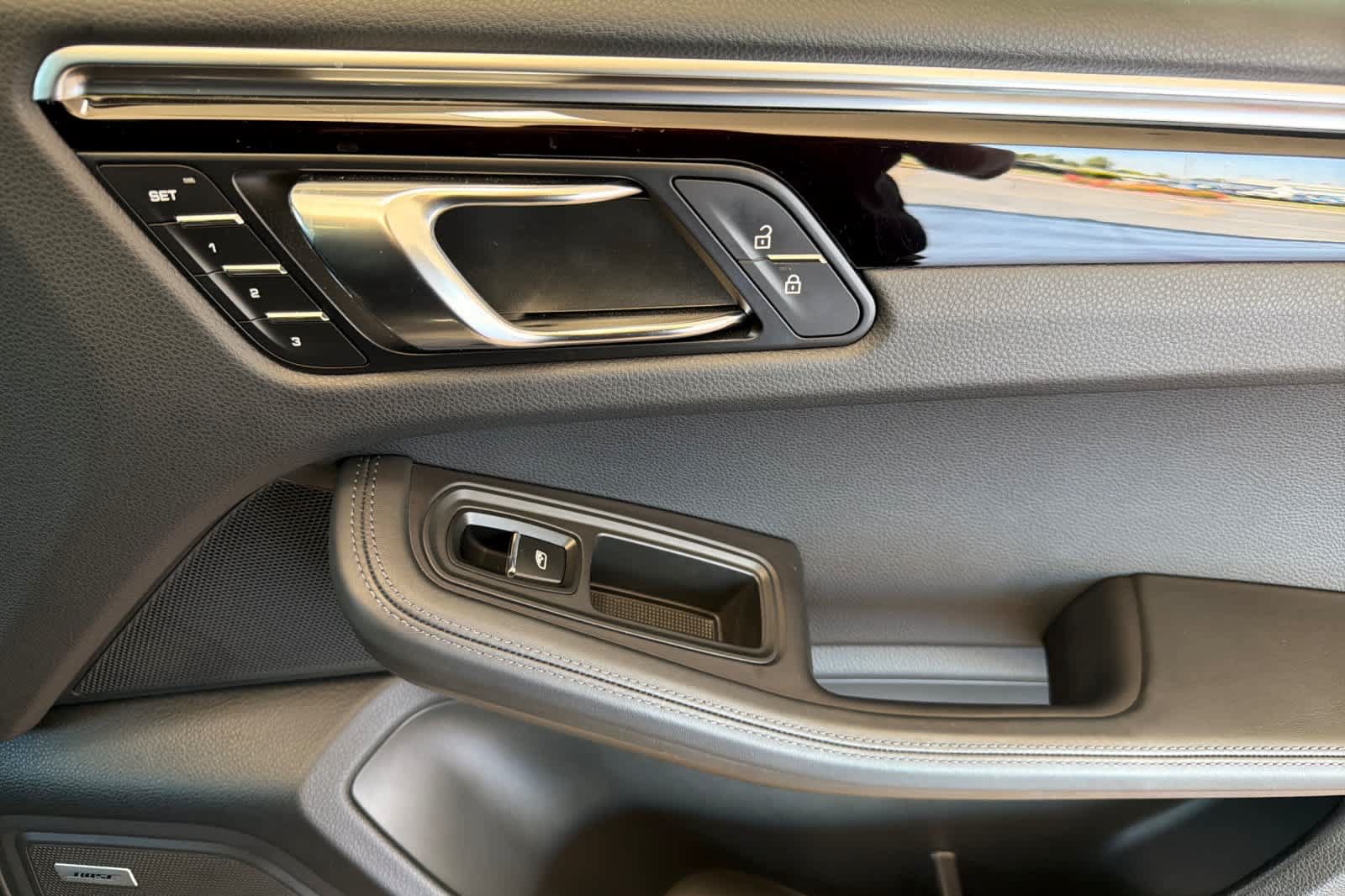 Used 2022 Porsche Macan AWD/4WD image 18