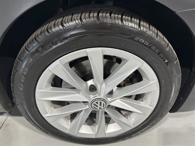 Used 2017 Volkswagen Golf SE image 13