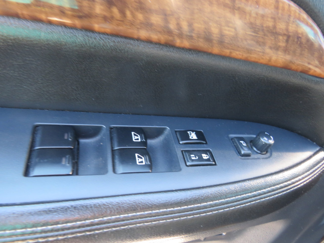 Used 2011 Nissan Armada Platinum image 21