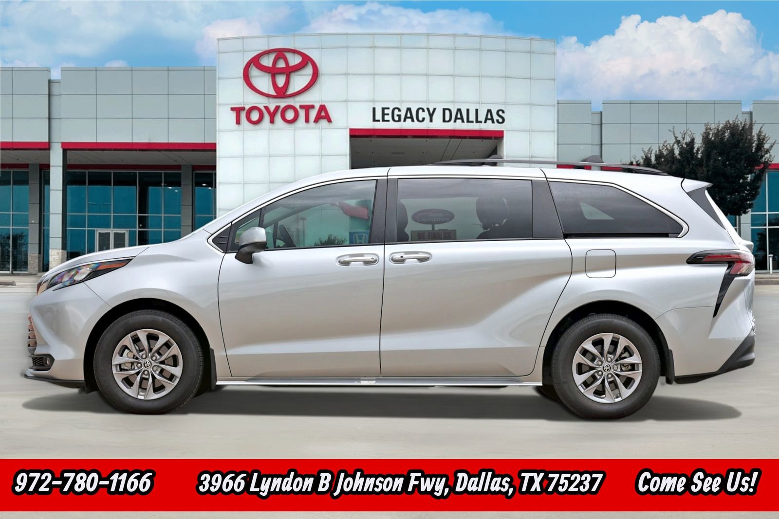 Used 2025 Toyota Sienna XLE image 7