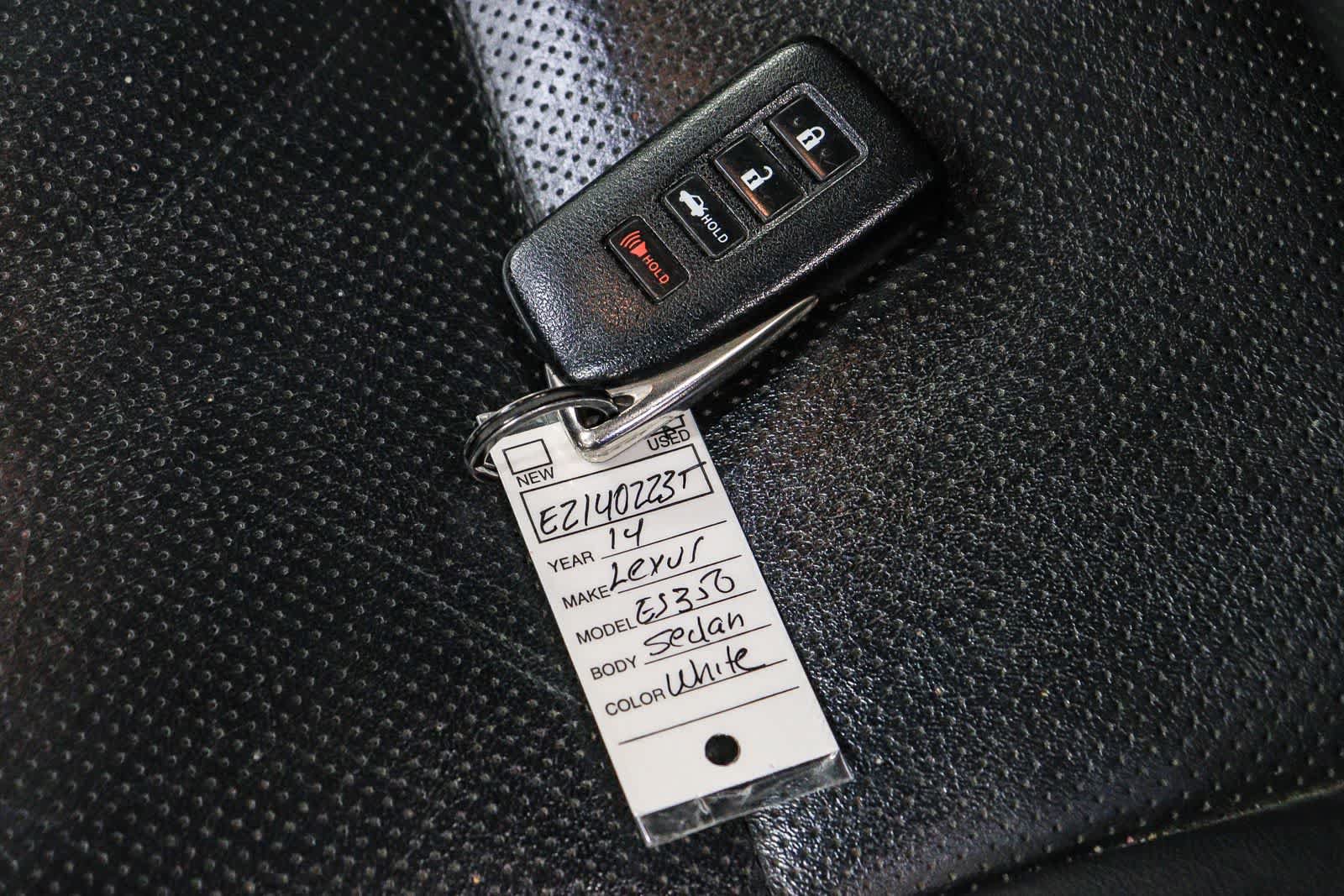 Used 2014 Lexus ES 350 w/ Luxury Package FWD image 22