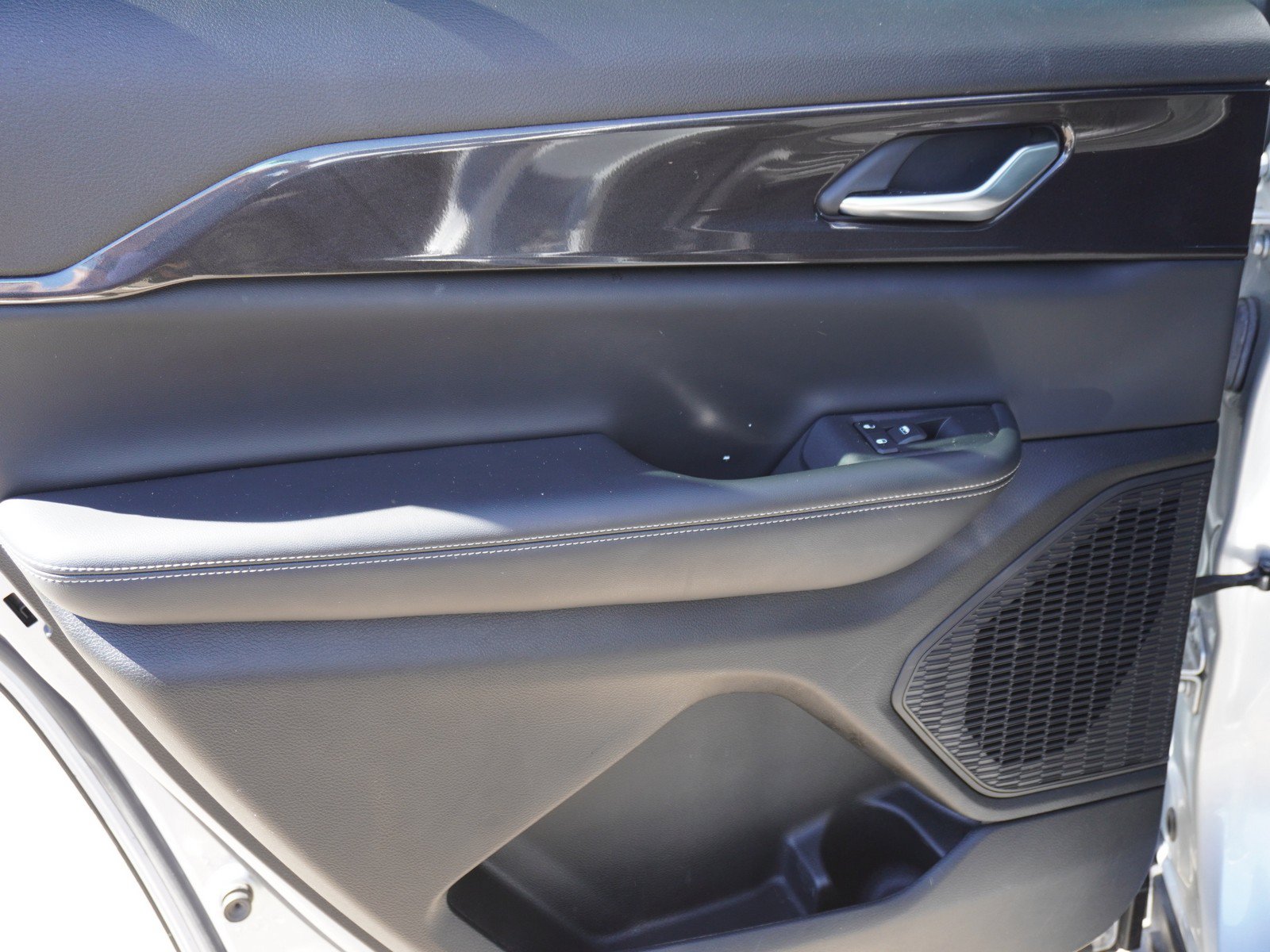 Used 2023 Jeep Grand Cherokee L Laredo AWD/4WD image 12