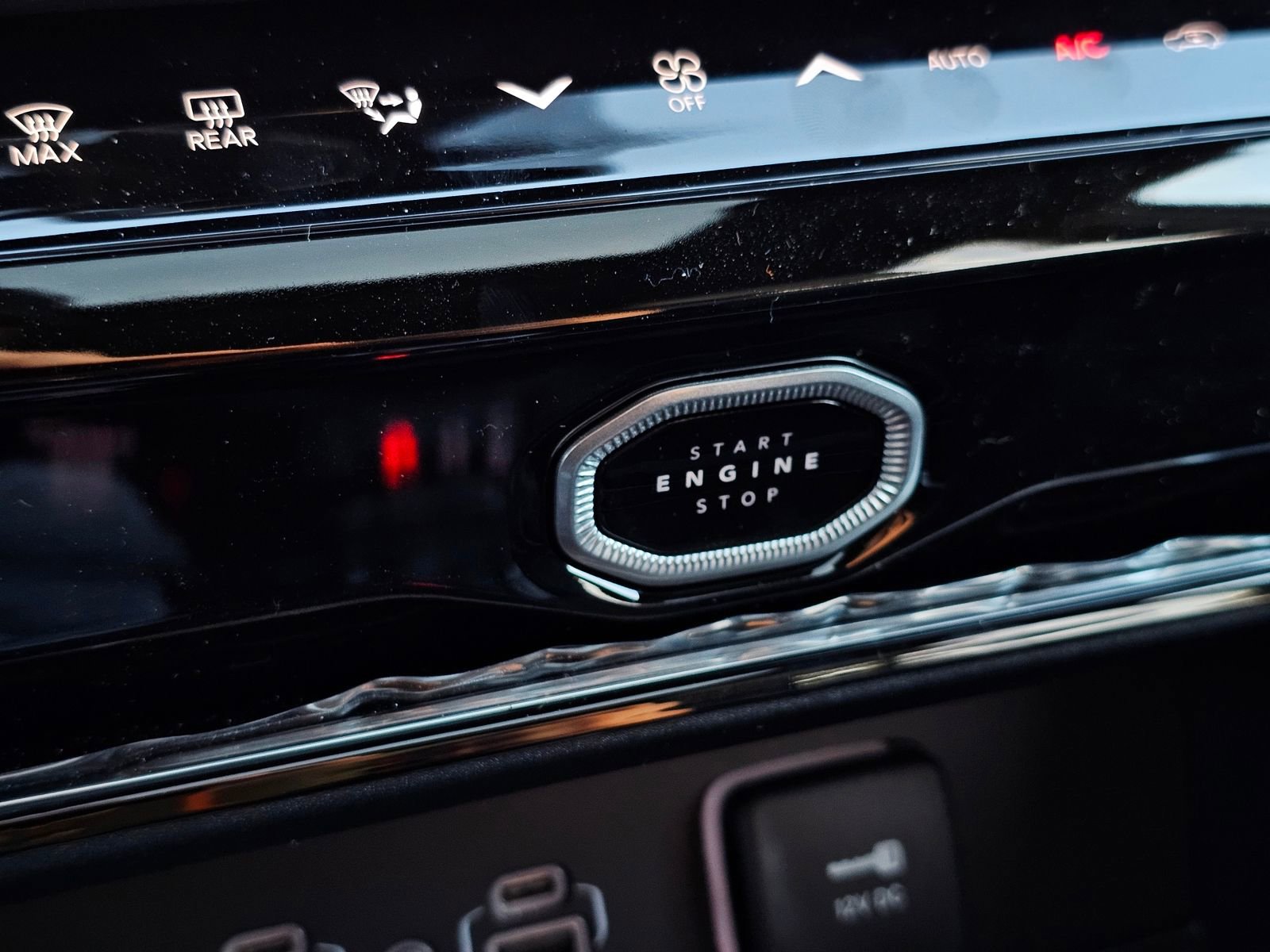 New 2026 Jeep Grand Cherokee Altitude image 14