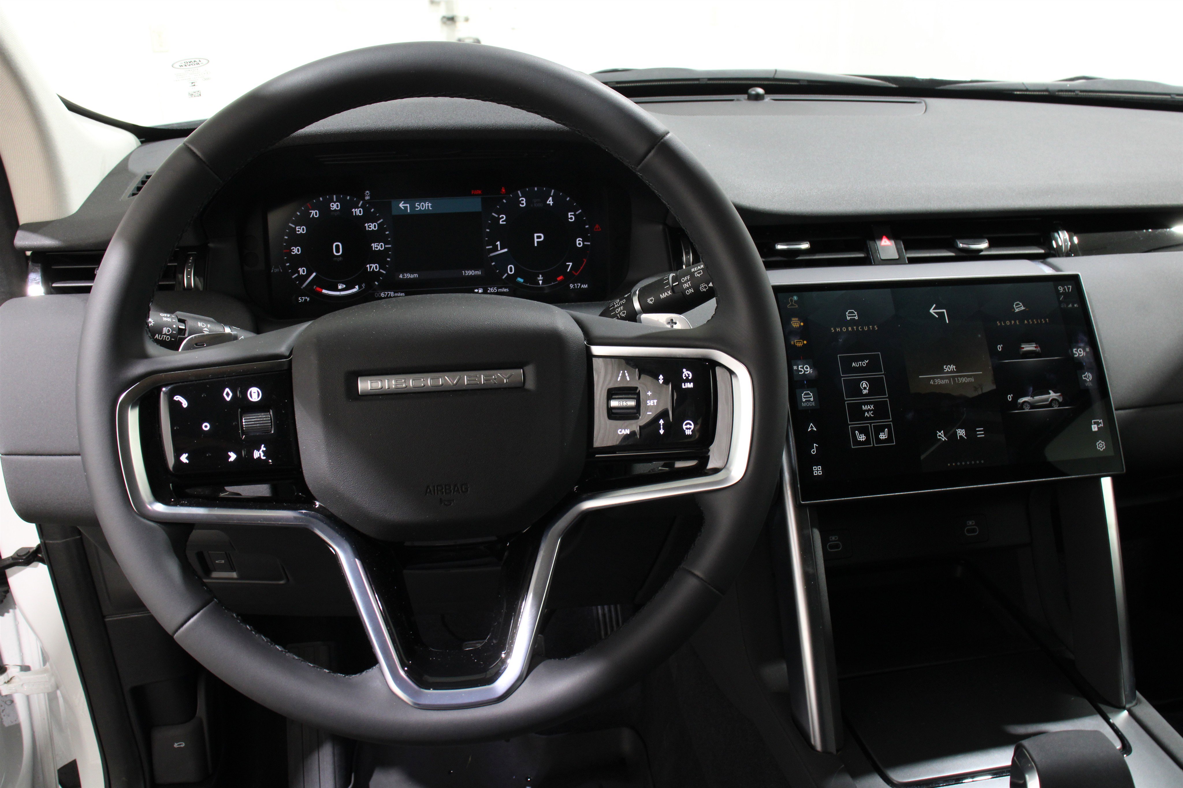 Used 2024 Land Rover Discovery Sport S image 8