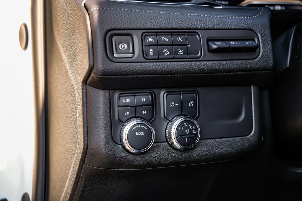 Used 2024 GMC Yukon XL Denali AWD/4WD image 31