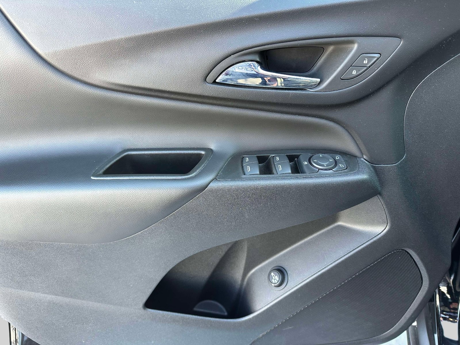 Used 2023 Chevrolet Equinox LT image 14