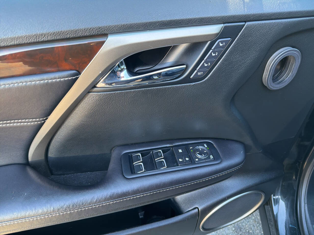 Used 2017 Lexus RX 450h AWD image 36