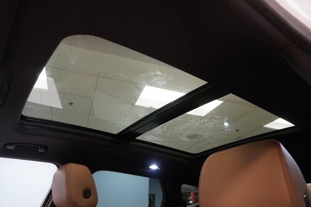 Used 2019 Chevrolet Blazer Premier w/ Sun and Wheels Package FWD image 4