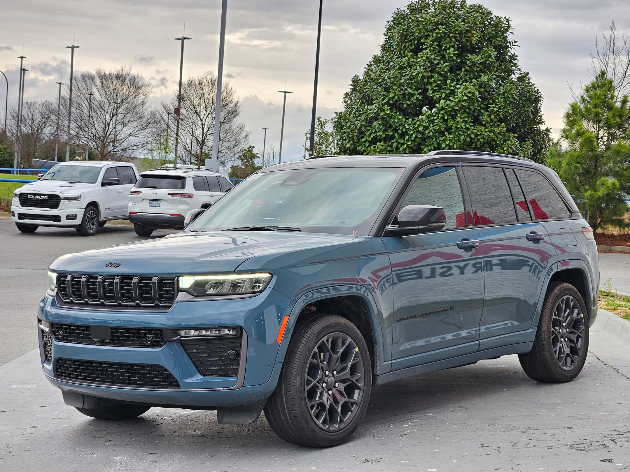 New 2026 Jeep Grand Cherokee Summit image 3