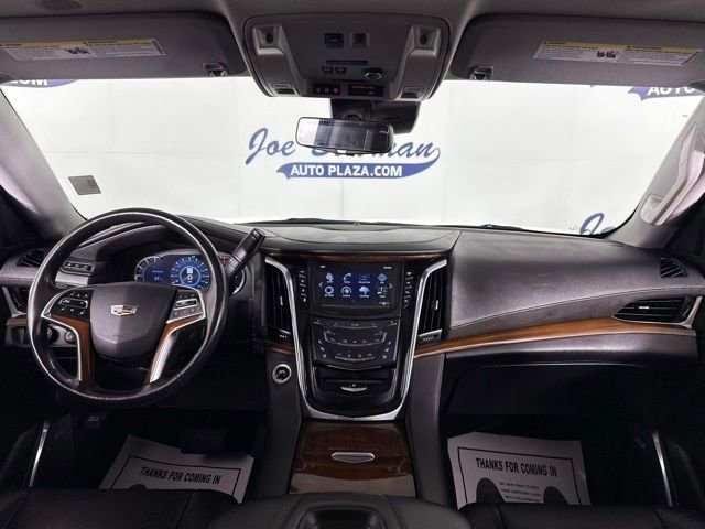 Used 2019 Cadillac Escalade Luxury image 2
