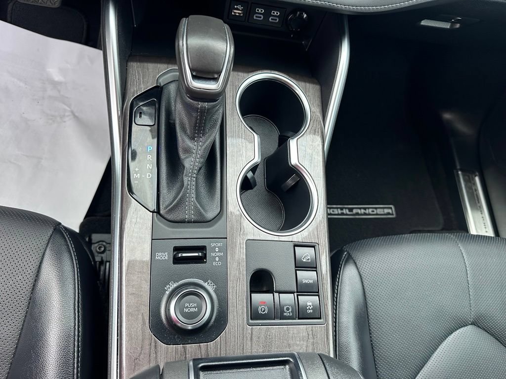 Certified 2024 Toyota Highlander Platinum AWD/4WD image 26