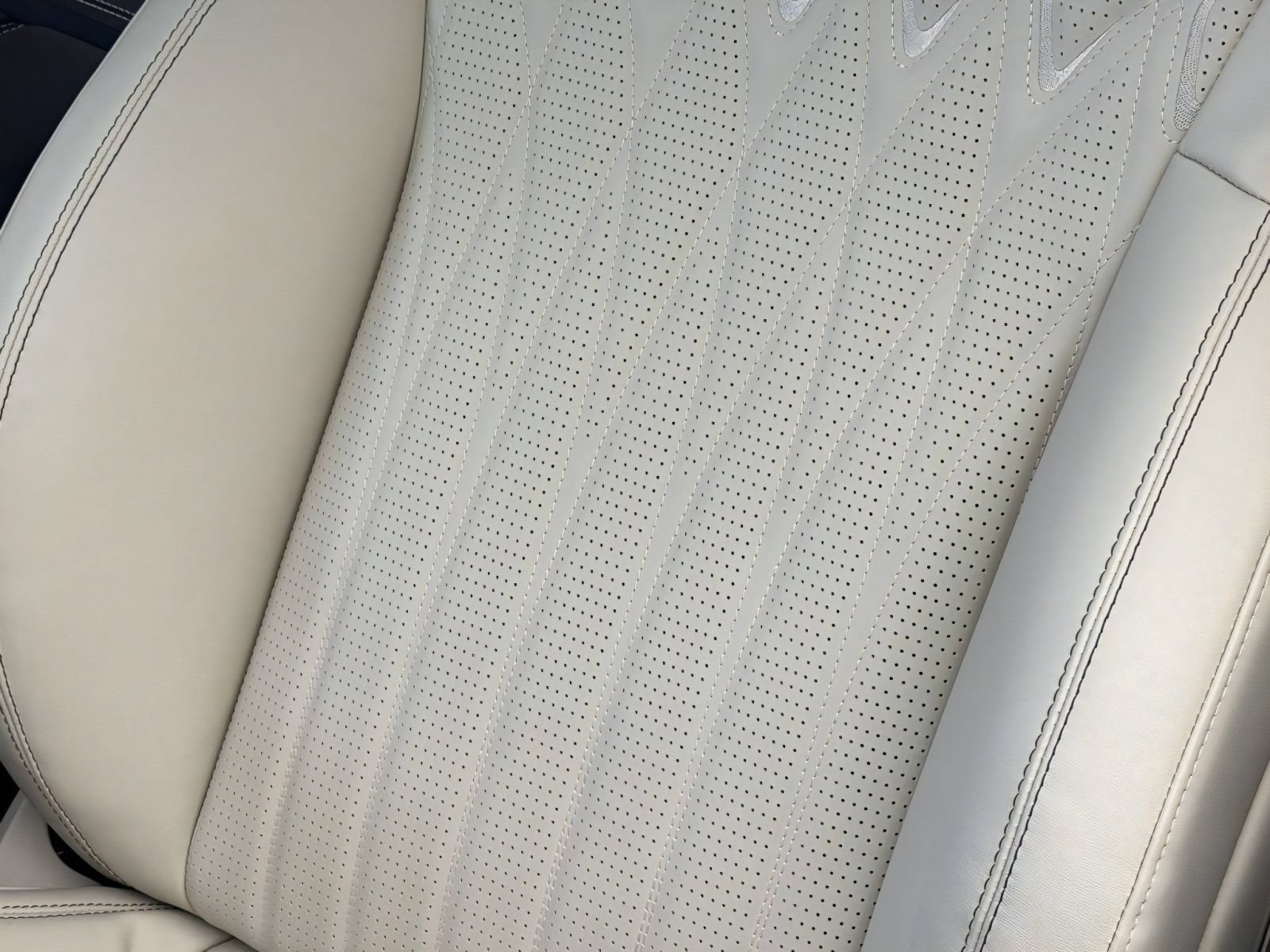 Used 2026 Bentley Flying Spur Plug-In Hybrid AWD/4WD image 7