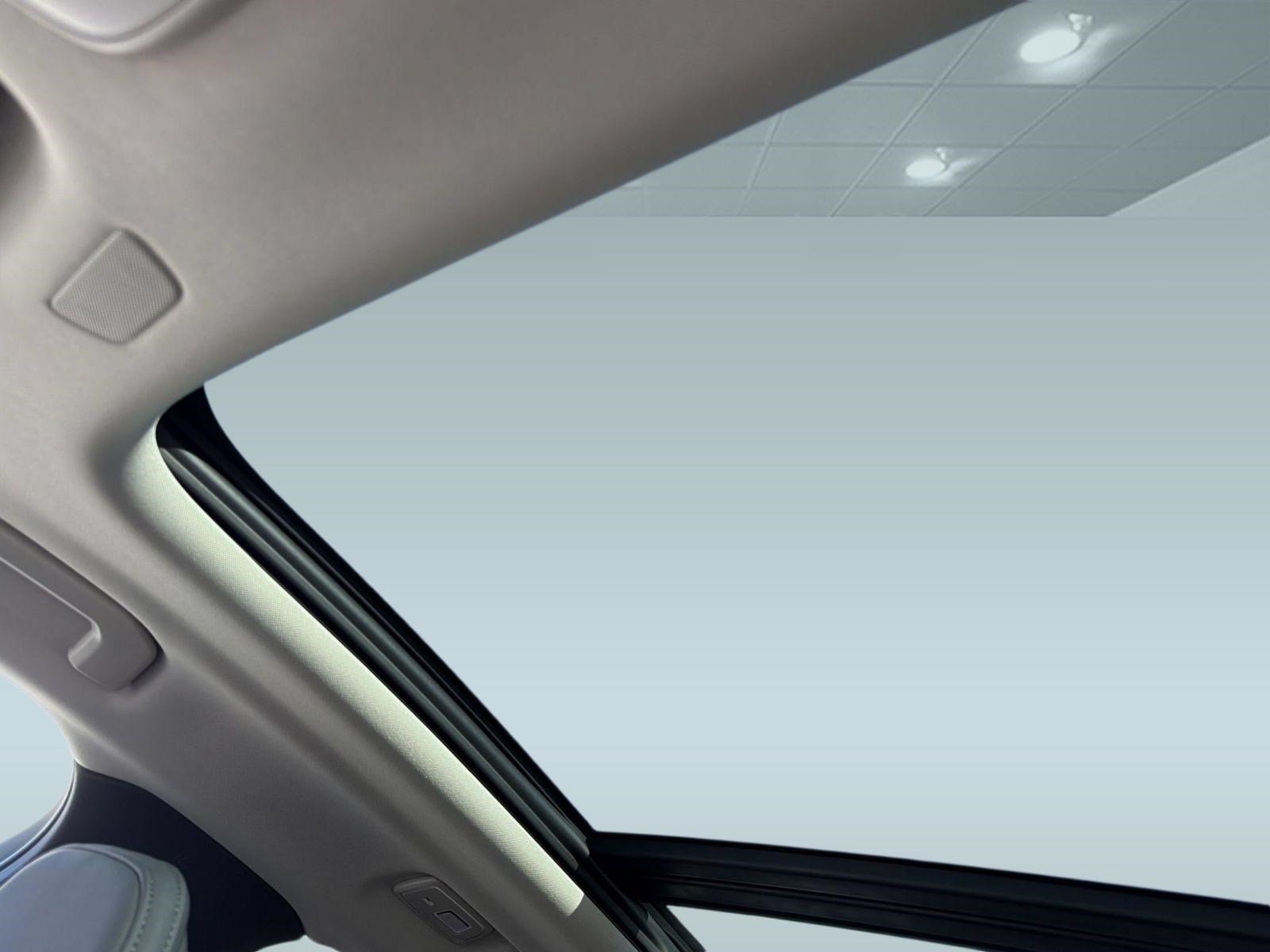 New 2027 Volvo XC60 B5 Plus AWD/4WD image 22