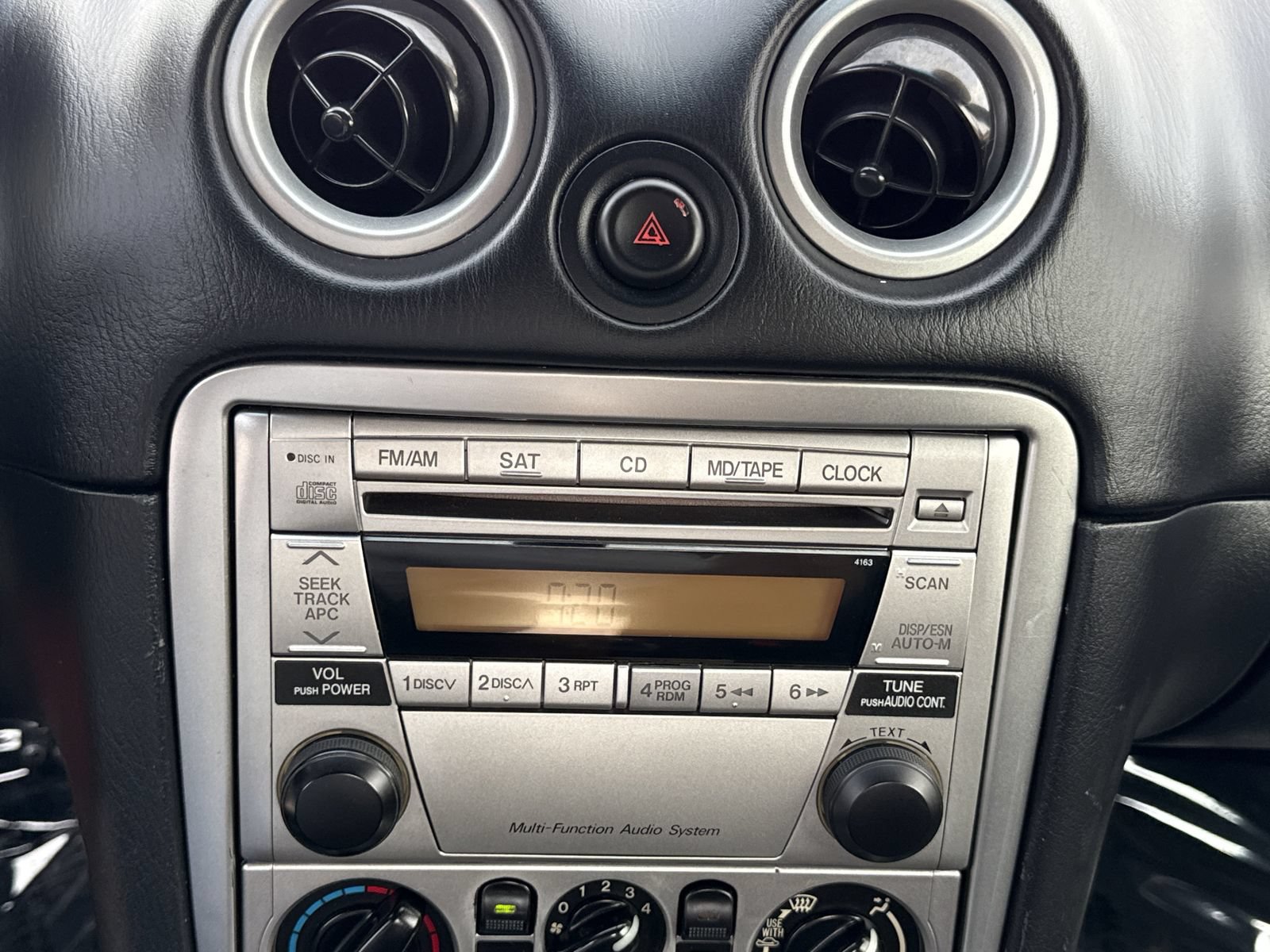 Used 2005 MAZDA MX-5 Miata w/ Convenience Pkg RWD image 12