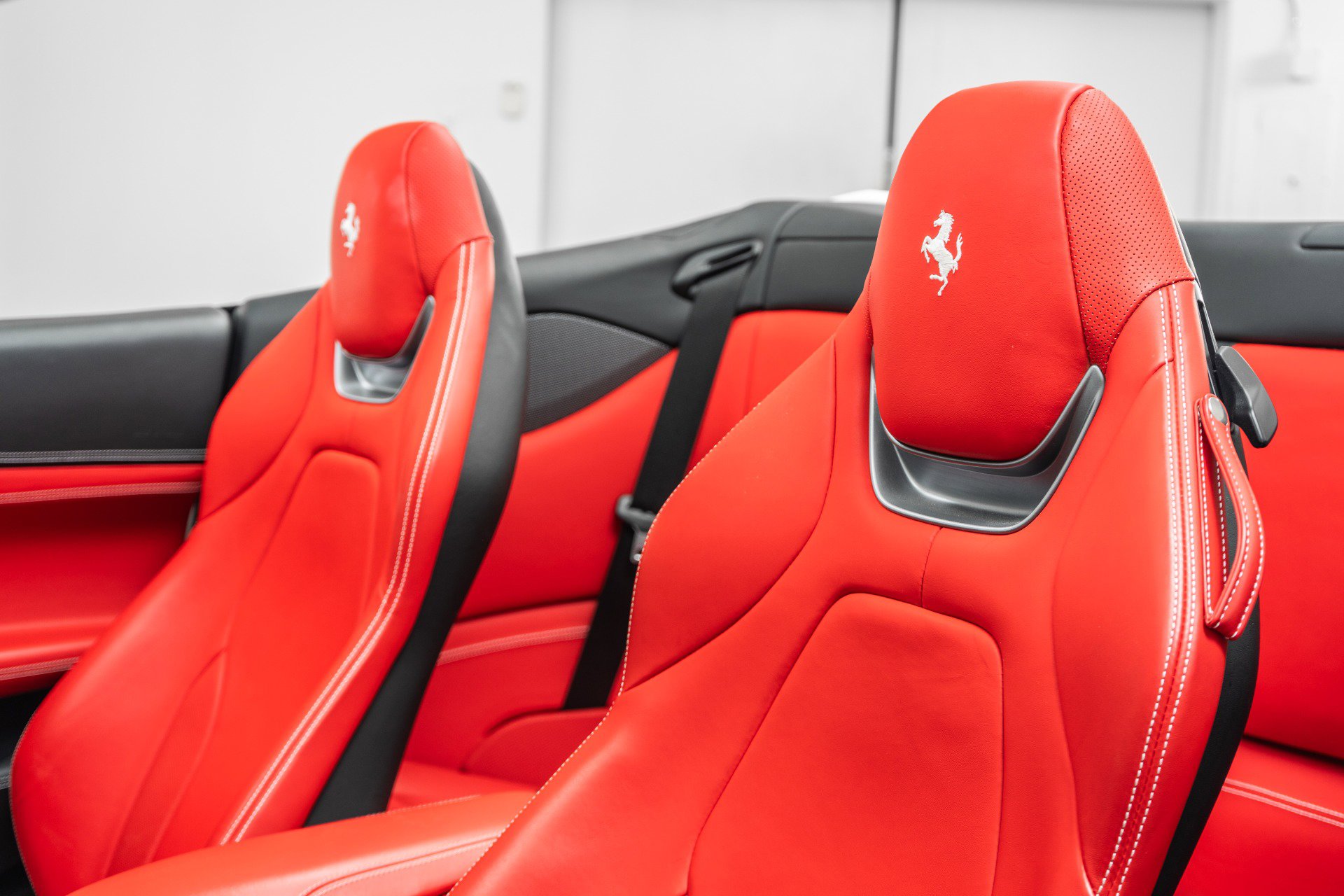 Used 2019 Ferrari Portofino RWD image 27