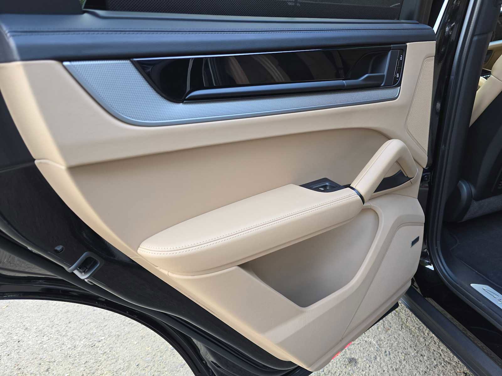 Used 2024 Porsche Cayenne S image 15