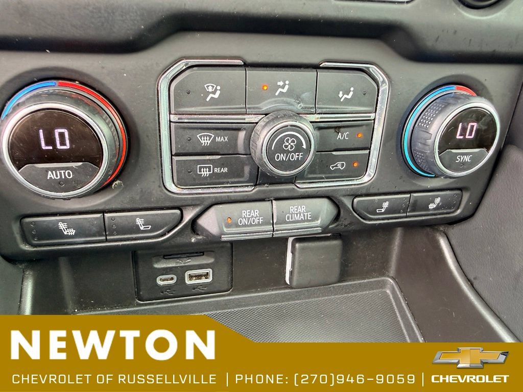 Used 2021 Chevrolet Tahoe Z71 w/ Luxury Package AWD/4WD image 14
