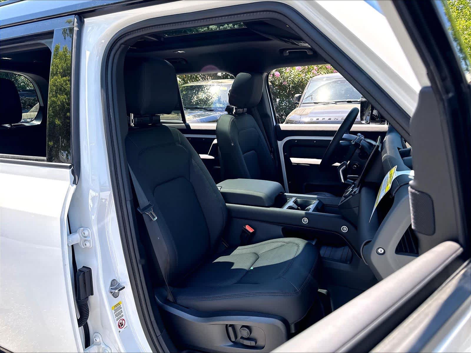 New 2026 Land Rover Defender 110 X-Dynamic SE AWD/4WD image 31