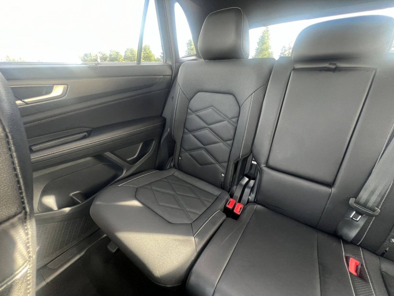 Used 2025 Volkswagen Atlas Cross Sport SE image 39