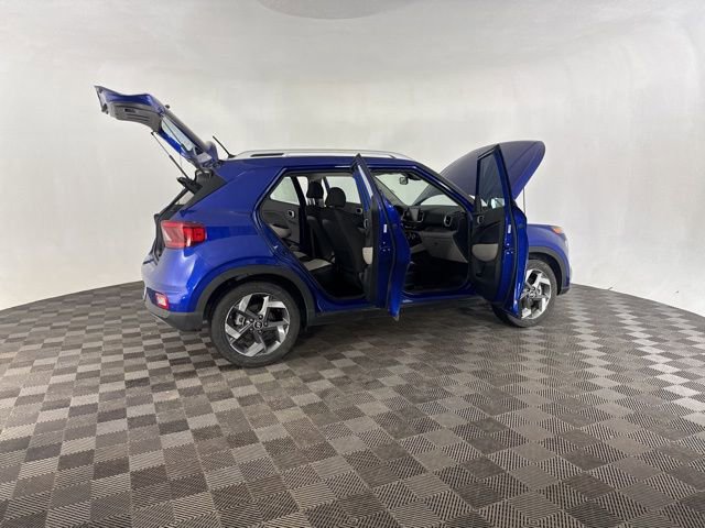 Used 2025 Hyundai Venue SEL image 18