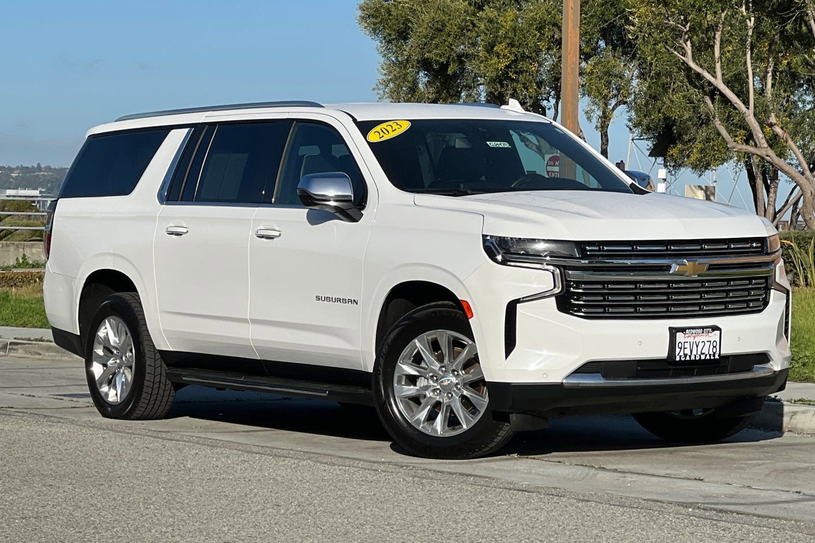 Used 2023 Chevrolet Suburban Premier image 2