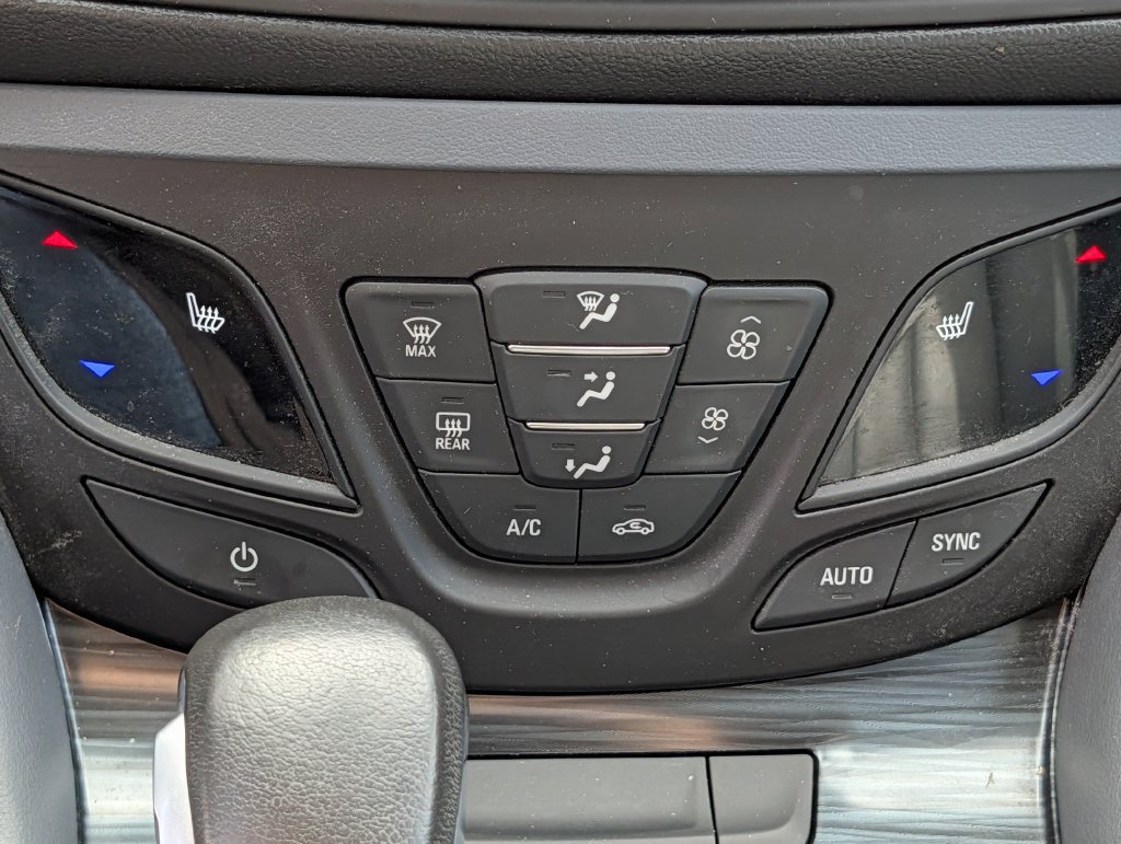Used 2020 Buick Envision Essence FWD image 16
