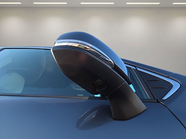 Used 2025 Toyota Sienna Limited image 17