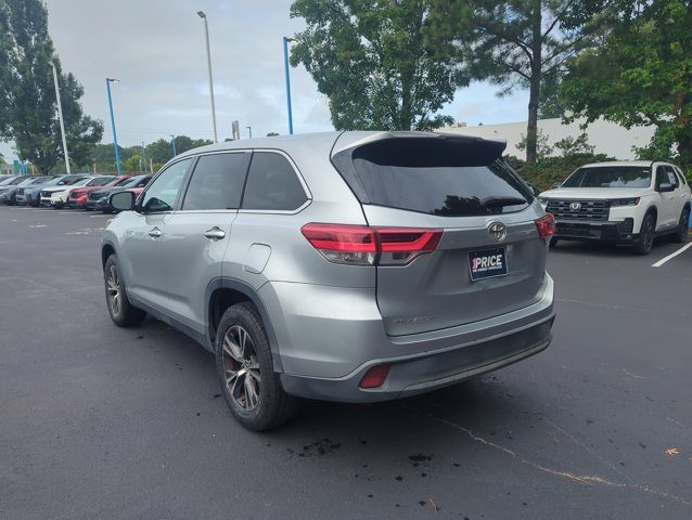 Used 2019 Toyota Highlander LE FWD image 8