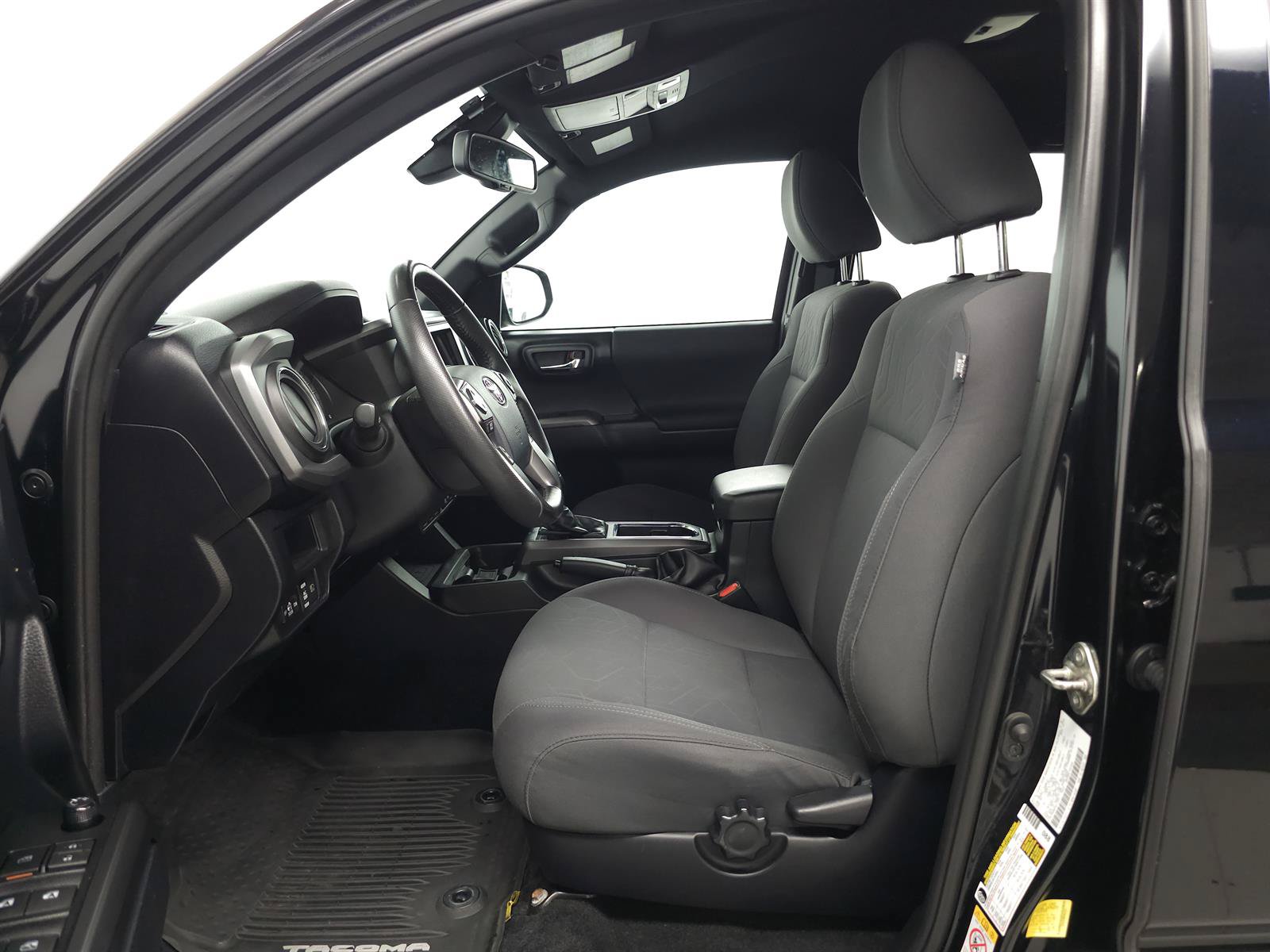 Used 2019 Toyota Tacoma TRD Sport AWD/4WD image 4