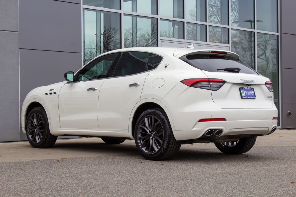 Used 2024 Maserati Levante GT Ultima image 8
