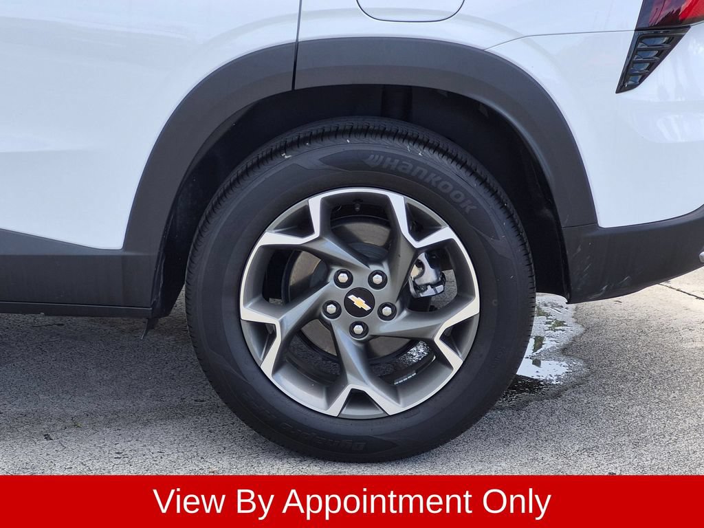 Used 2025 Chevrolet Trax LT w/ LT Convenience Package FWD image 34