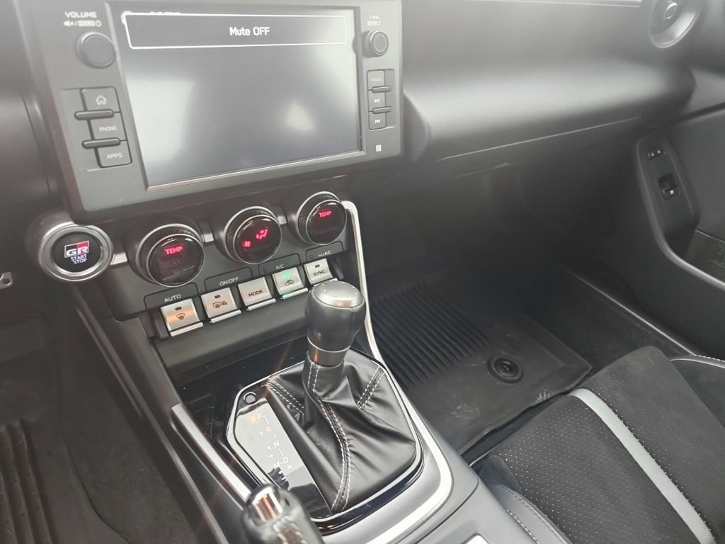 Used 2025 Toyota GR86 Premium w/ ALL Weather Mat Package (TMS) RWD image 9