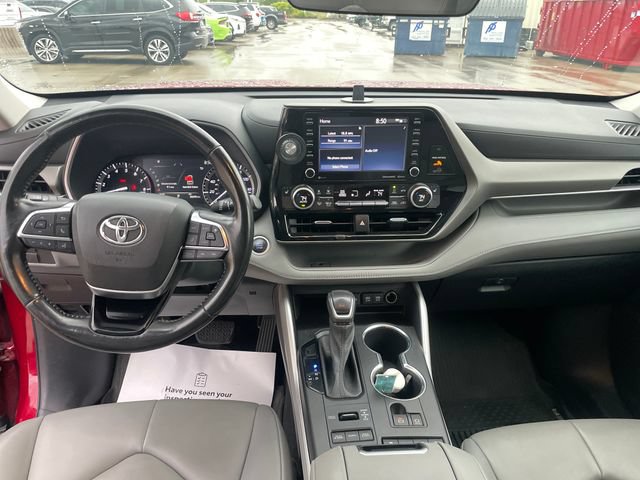 Used 2021 Toyota Highlander XLE AWD/4WD image 22