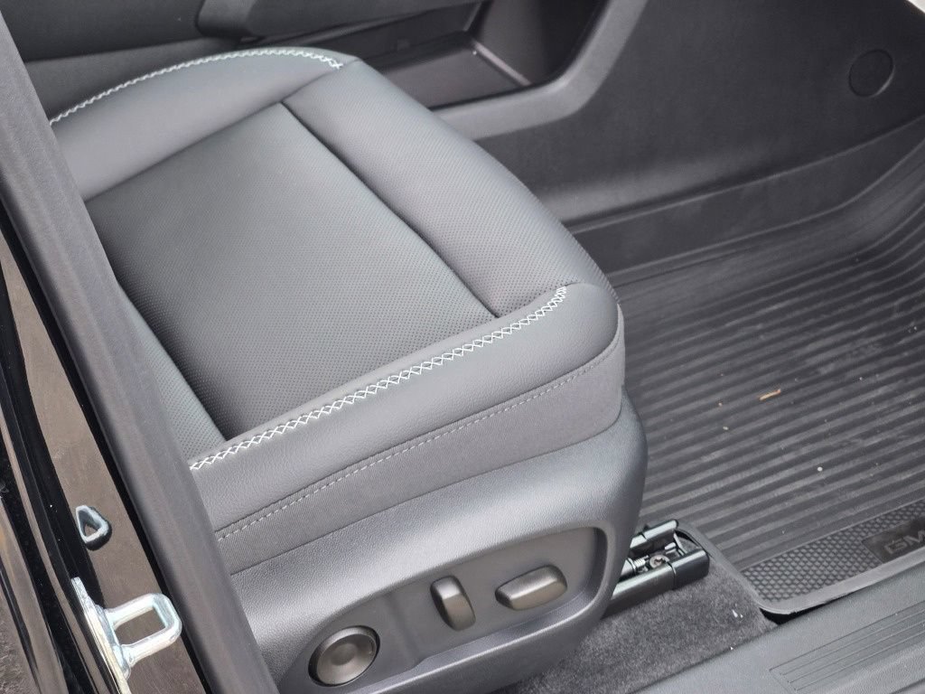 New 2027 GMC Terrain Denali w/ LPO, Floor Liner Package AWD/4WD image 18