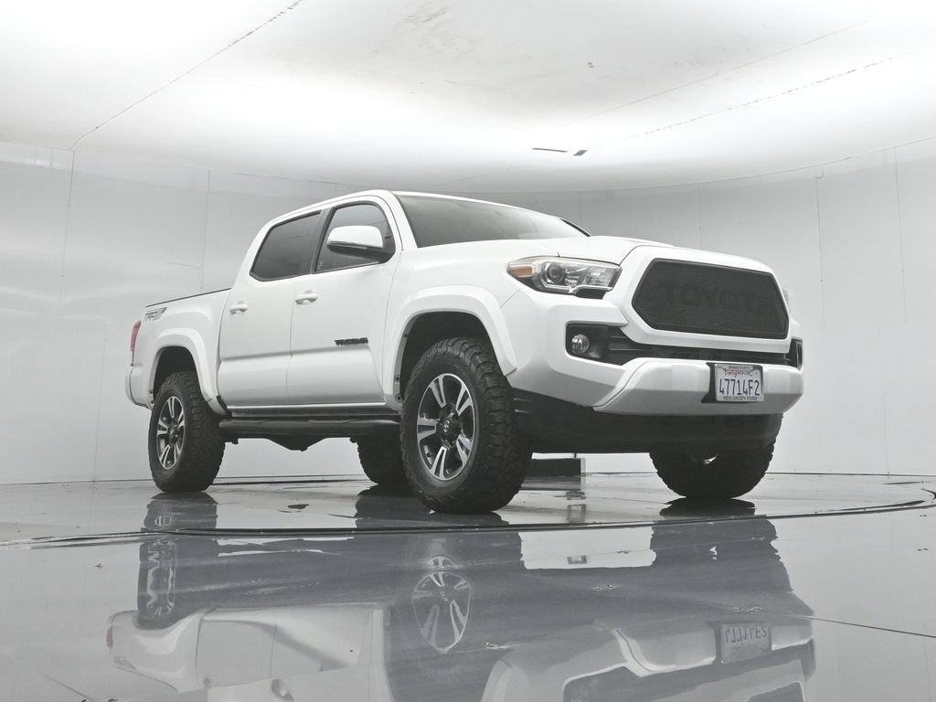 Used 2017 Toyota Tacoma TRD Sport w/ Tow Package RWD image 46