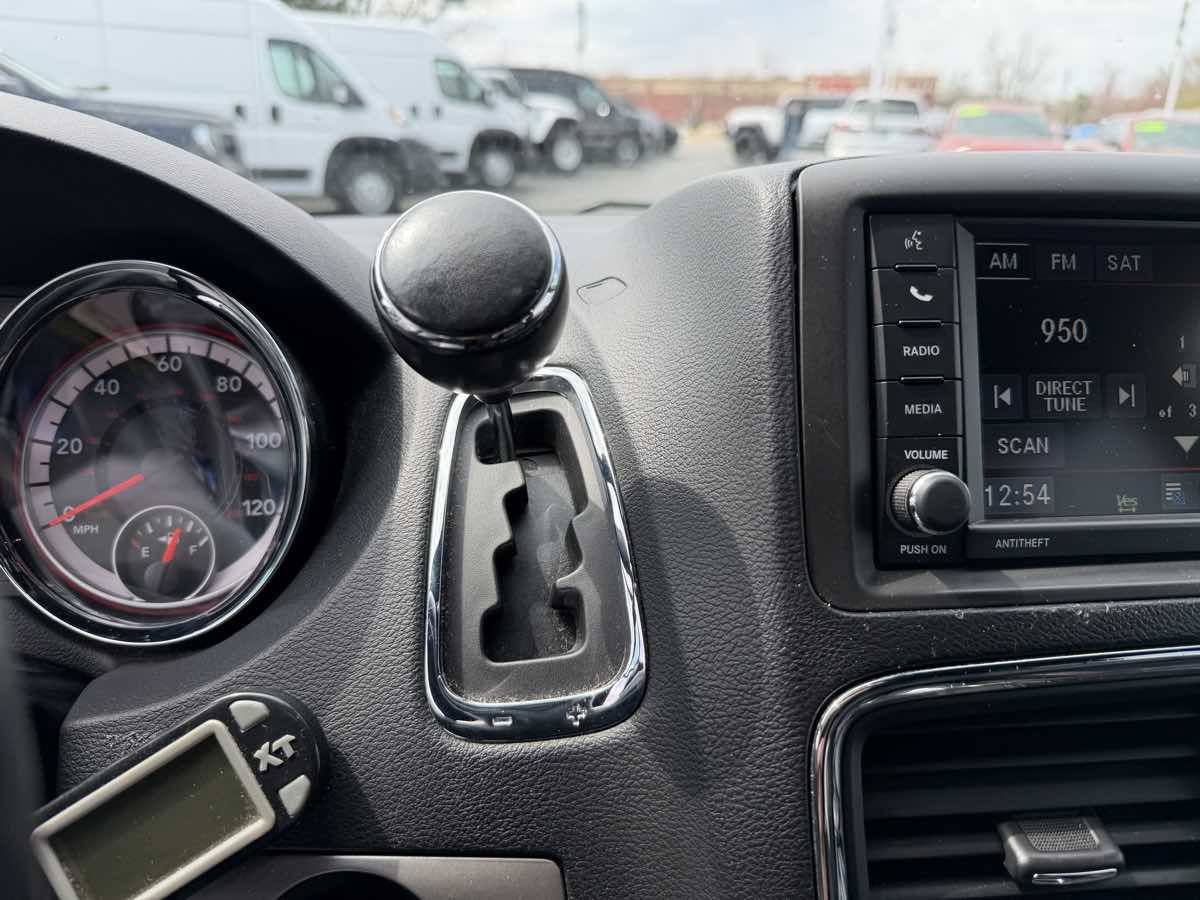Used 2014 Dodge Grand Caravan R/T w/ Safety Sphere Group FWD image 29