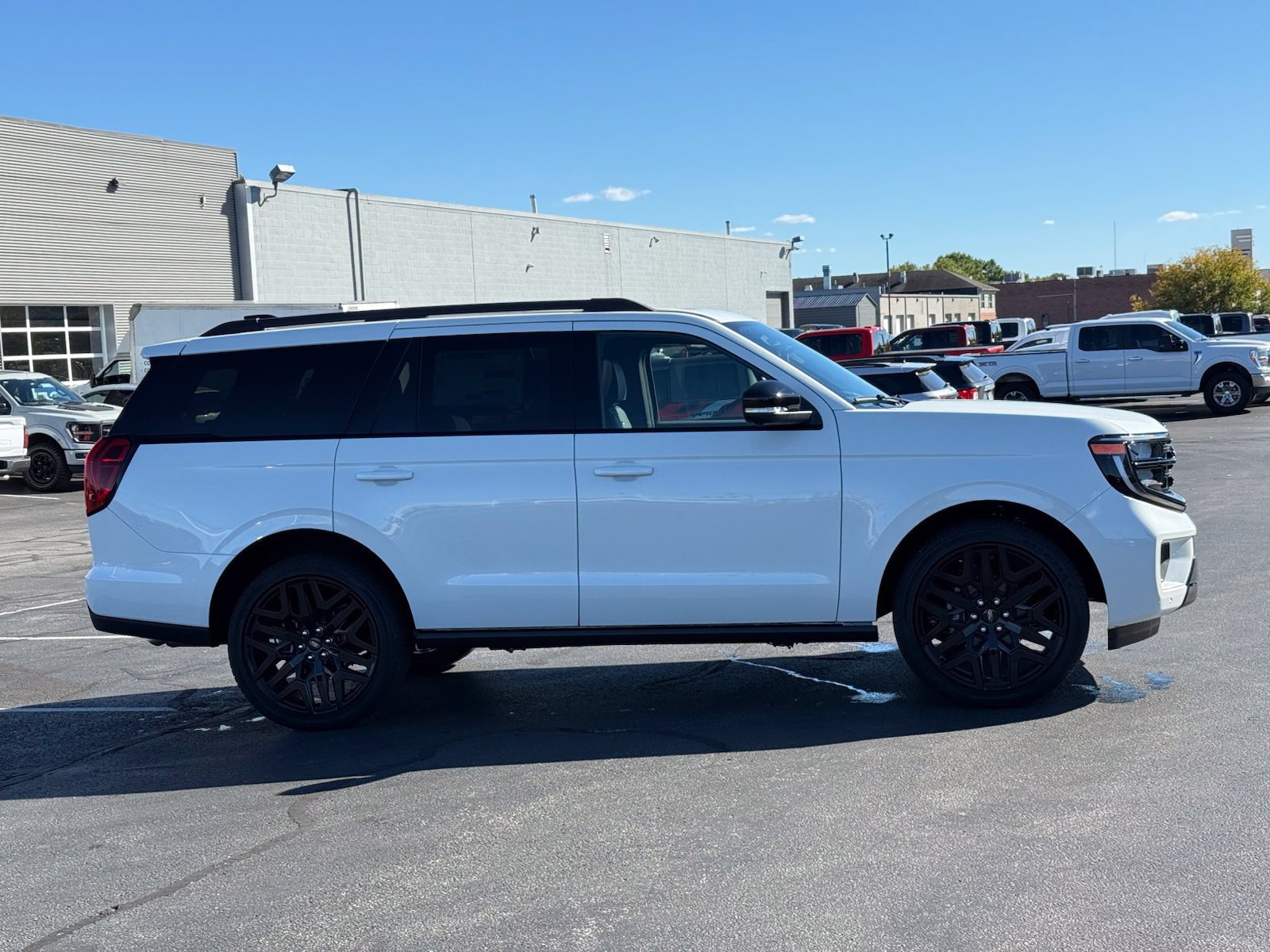 New 2027 Ford Expedition Platinum w/ Stealth Performance Package AWD/4WD image 8