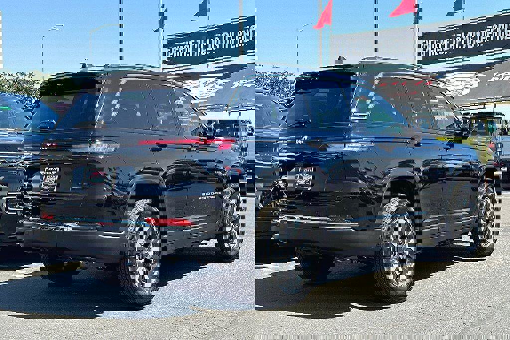 Used 2023 Jeep Grand Cherokee 4WD 4xe w/ Luxury Tech Group II image 4