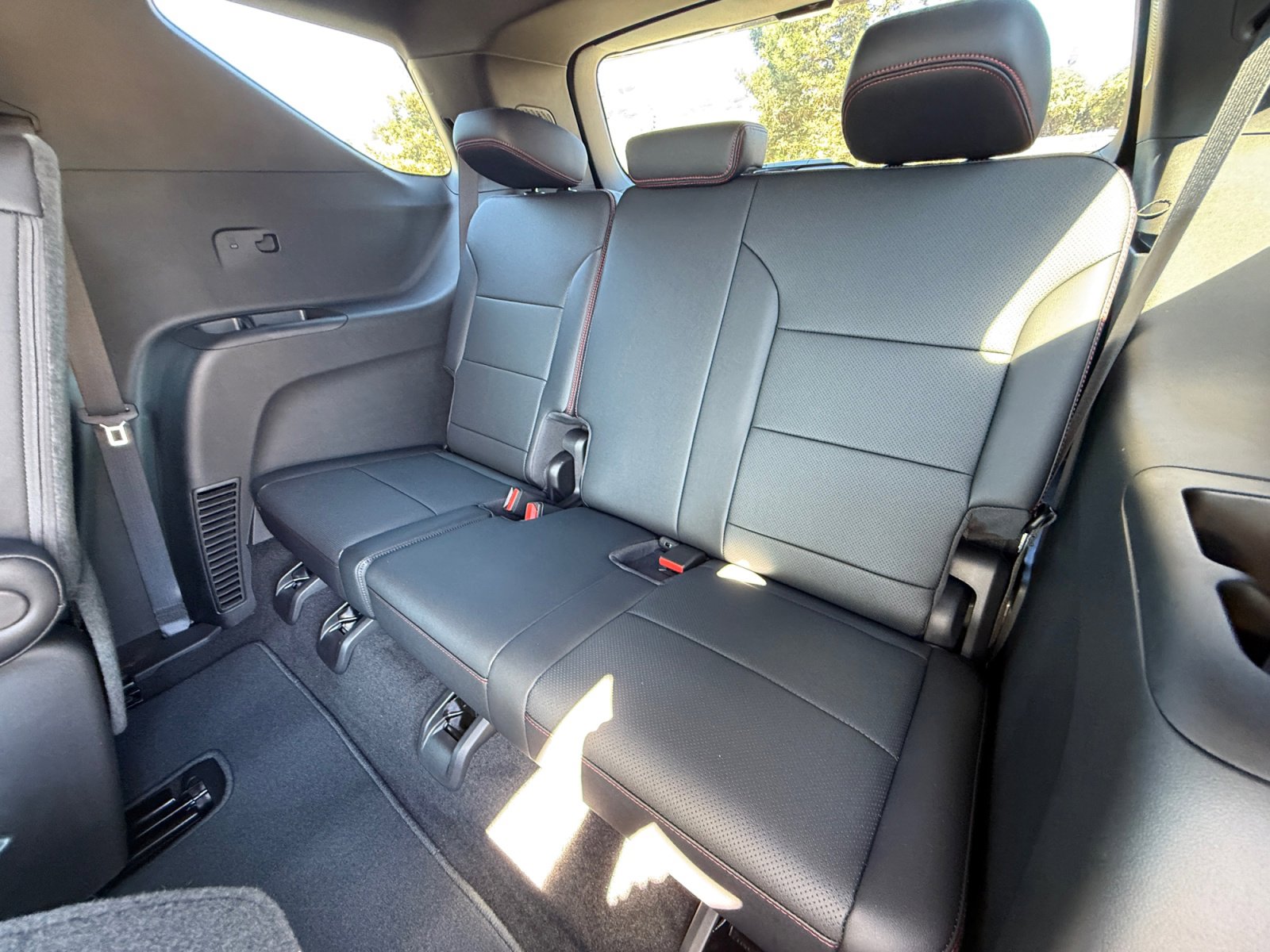 New 2025 Chevrolet Traverse RS FWD image 21